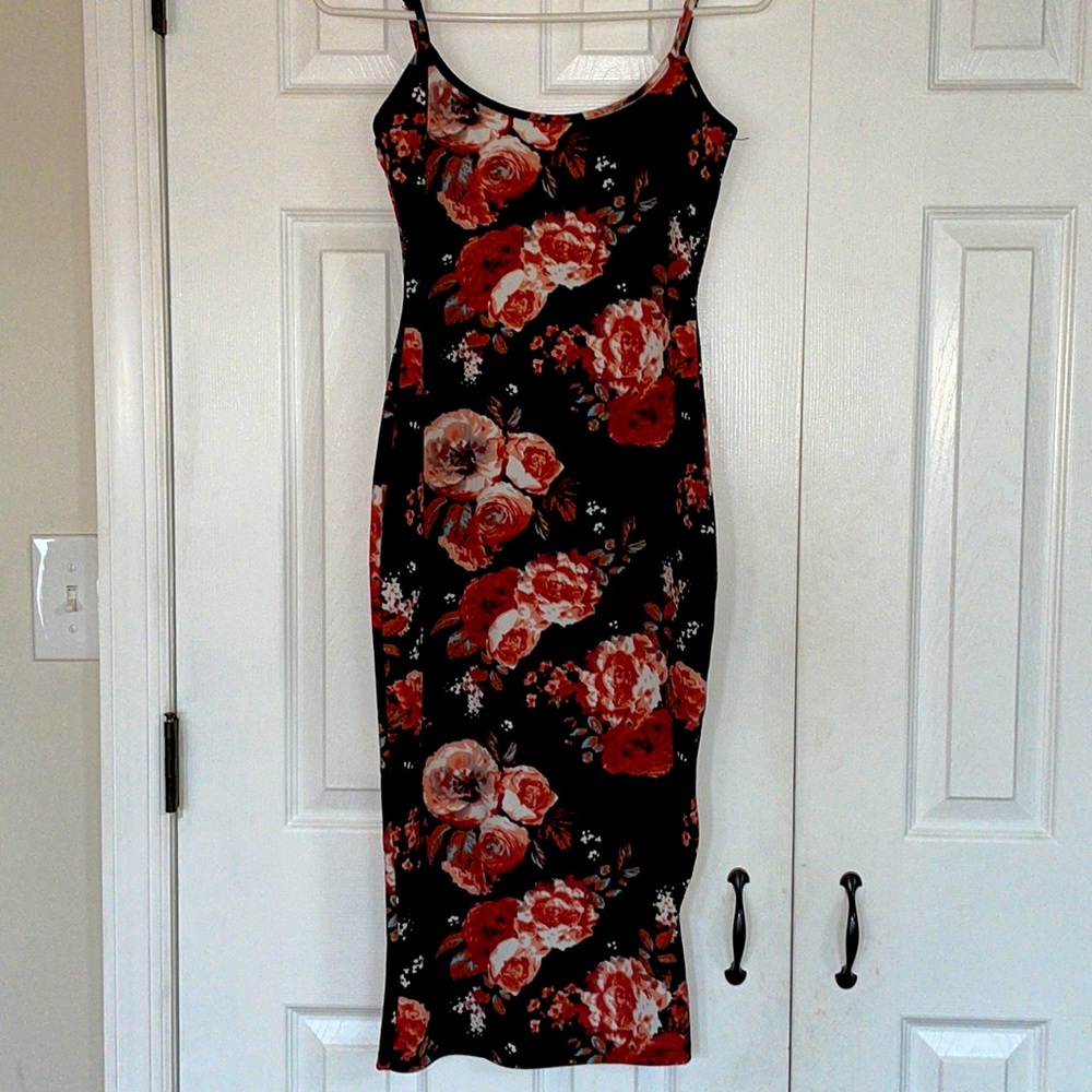 NWOT Floral Midi Dress - M